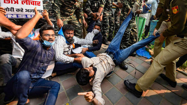  ఆర్ధిక నిస్సహాయత కారణంగా ప్రాణాలు తీసుకున్న టాప్ స్టూడెంట్