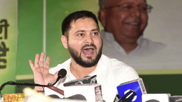 బీహార్ యూత్ను ఆకర్షిస్తున్నతేజస్వీ ప్రతీకారం బీహార్ యూత్ను ఆకర్షిస్తున్నతేజస్వీ ప్రతీకారం