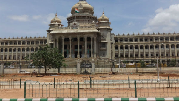 బెంగళూరులో ఎవరి లెక్కలు వాళ్లవే బెంగళూరులో ఎవరి లెక్కలు వాళ్లవే