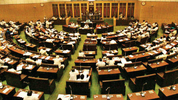 మూడో రోజు సమావేశాలు ప్రారంభమైన కాసేపటికే సభ నుంచి వాకౌట్ చేసిన సభ్యులు 