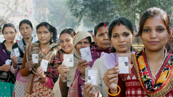  ఓటర్లు రాక పోలింగ్ కేంద్రాలు ఖాళీ 