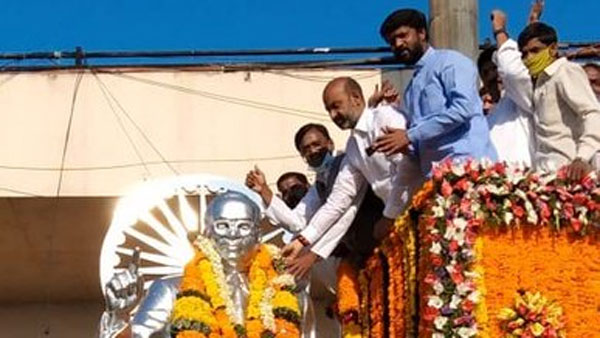 అంబేద్కర్‌కు సంజయ్ నివాళి