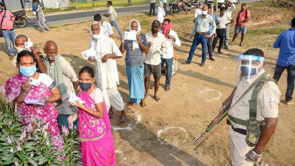 ఓటరు స్లిప్పుల్లో టీఆర్ఎస్‌కు ఓటేయాలి..
