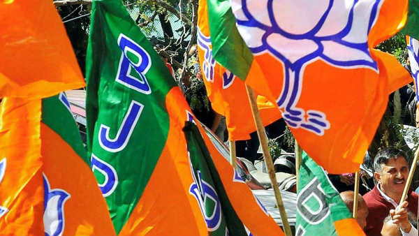  ఢిల్లీ పీఠం సామాన్యుడిదే..