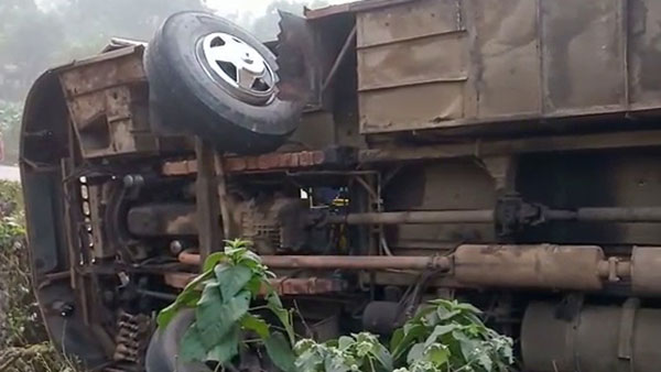 Odisha: Over 25 Injured As Bus Overturns On Ghat Road In Kandhamal Odisha: Over 25 Injured As Bus Overturns On Ghat Road In Kandhamal