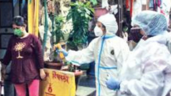 మురికివాడలో కరోనా కంట్రోల్ కావటంలో అందరి కృషి .. ఊపిరి పీల్చుకున్న ధారావి వాసులు మురికివాడలో కరోనా కంట్రోల్ కావటంలో అందరి కృషి .. ఊపిరి పీల్చుకున్న ధారావి వాసులు