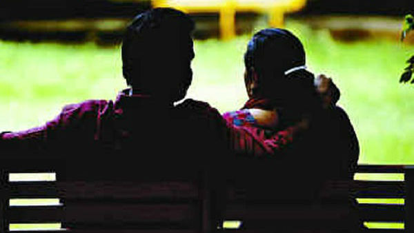  పరాయి స్త్రీలతో రాసలీలలు చెయ్యందే నిద్రపోడు