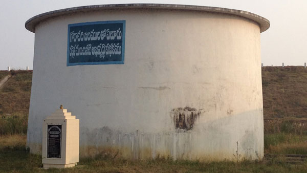 దారుణంగా కృష్ణా, గోదావరి నీరు..