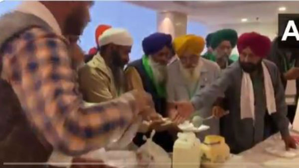 కేంద్ర మంత్రులు ఏర్పాటు చేసిన లంచ్ కు నో అన్న రైతు ప్రతినిధులు కేంద్ర మంత్రులు ఏర్పాటు చేసిన లంచ్ కు నో అన్న రైతు ప్రతినిధులు