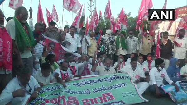 మార్కెట్ యార్డుల స్థానంలో సూపర్ మార్కెట్లు..