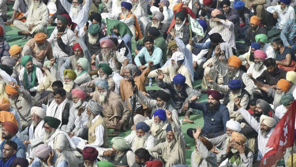  ఢిల్లీ లో కరోనా సూపర్ స్ప్రెడర్స్ గా రైతులు మారే ఛాన్స్ 