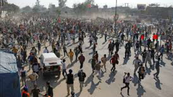  పలుమార్లు రైతులతో చర్చలు జరిగినా ఫలించని చర్చలు 