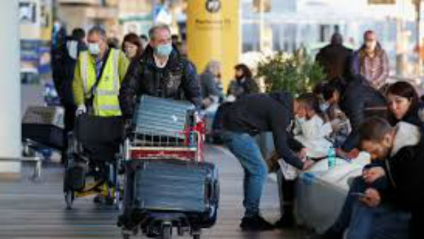 రేపు అర్దరాత్రి నుండి నిషేధాజ్ఞలు అమలు .. ఈ లోపు వచ్చే వారికి కరోనా పరీక్షలు రేపు అర్దరాత్రి నుండి నిషేధాజ్ఞలు అమలు .. ఈ లోపు వచ్చే వారికి కరోనా పరీక్షలు