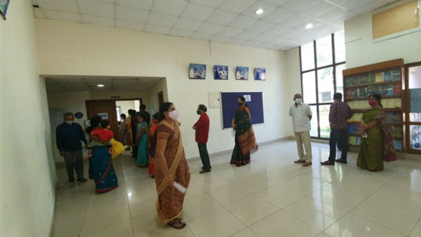  సీపీఐ గుర్తు కంకి కొడవలికి బదులుగా సిపిఎం ఎన్నికల గుర్తు సుత్తి కొడవలి ముద్రించిన అధికారులు 