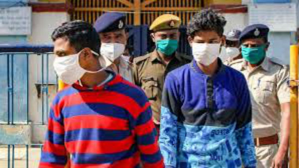 ఇద్దరి మధ్య 105 ఫోన్ కాల్స్...