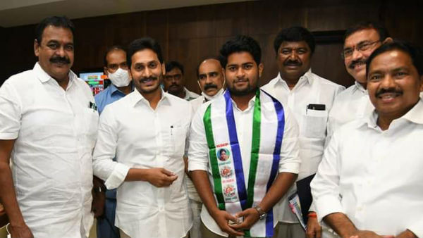 జగన్‌ను ఆకాశానికెత్తేస్తున్న రాపాక...
