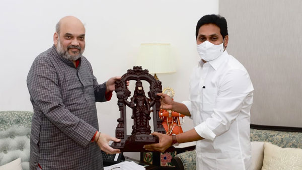 రాజధానులపై కేంద్రం మద్దతు కోరిన జగన్‌