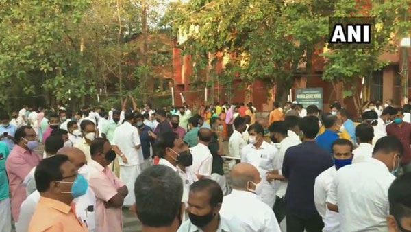 స్థానిక సంస్థల హవా