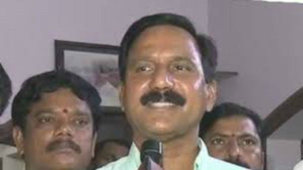 అవినీతి నాయకుడు జగన్ అంటూ చేసిన వ్యాఖ్యలకు చప్పట్లు కొట్టిన నేతలు అవినీతి నాయకుడు జగన్ అంటూ చేసిన వ్యాఖ్యలకు చప్పట్లు కొట్టిన నేతలు