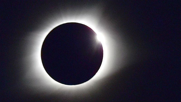 జూన్‌లో పూర్తిగా కనిపించిన చంద్ర గ్రహణం..