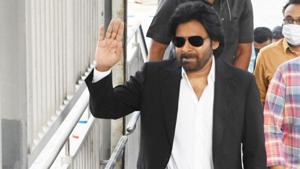 సినిమాలతో ఇక పవన్ బిజీ సినిమాలతో ఇక పవన్ బిజీ