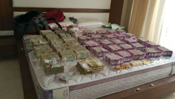  తీగ లాగితే కదులుతున్న డొంక.. డీఎస్పీ ఇంట్లోనూ సోదాలు 