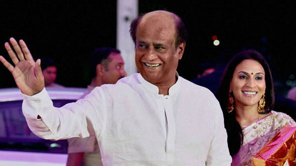 రాజకీయాలు మనకు వద్దు నాన్నా అని తండ్రిని కోరిన రజనీకాంత్ కూతుళ్ళు రాజకీయాలు మనకు వద్దు నాన్నా అని తండ్రిని కోరిన రజనీకాంత్ కూతుళ్ళు