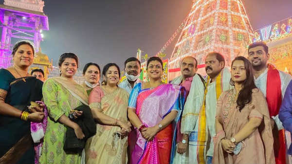 వైకుంఠ ద్వార దర్శనం .. ఎంతో అదృష్టం , స్వర్గంలో నడిచిన అనుభూతి : రోజా 