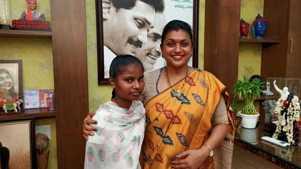 చిన్నారి దత్తత