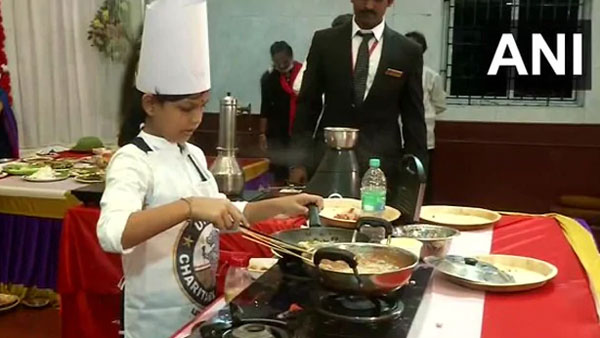 లాక్ డౌన్ సమయంలో తమిళనాడు విభిన్న సంప్రదాయ వంటకాలను నేర్చుకున్న బాలిక