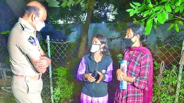 అరిచినందుకే కొట్టానన్న ఎస్సై ప్రకాశ్..