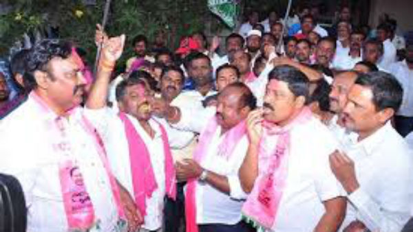 చాలా డివిజన్లలో విజయానికి చేరువగా టీఆర్ఎస్
