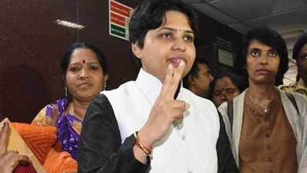 పనీపాట లేని తృప్తీ దేశాయ్