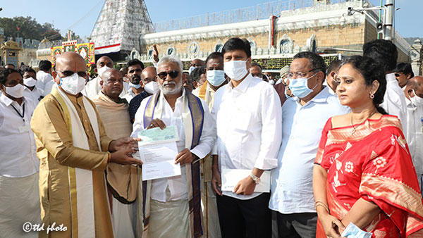 రికార్డు స్థాయిలో శ్రీవారి హుండీ ఆదాయం