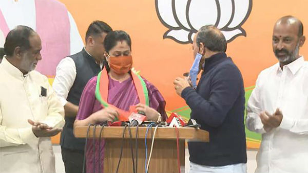 కెసిఆర్ కంటే ముందే తాను తెలంగాణ కోసం పోరాటం చేశానన్న విజయశాంతి కెసిఆర్ కంటే ముందే తాను తెలంగాణ కోసం పోరాటం చేశానన్న విజయశాంతి