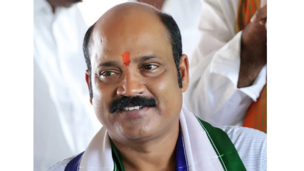 జగన్ చెప్పినా మారని నేతలు .. వంశీపై వైసీపీ శ్రేణుల్లో విపరీతంగా వ్యతిరేకత జగన్ చెప్పినా మారని నేతలు .. వంశీపై వైసీపీ శ్రేణుల్లో విపరీతంగా వ్యతిరేకత