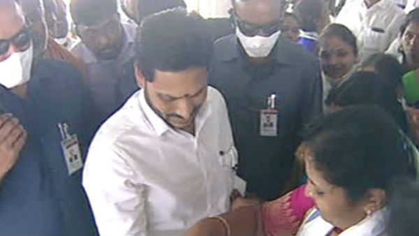 రాజధాని ఉద్యమంపై సీఎం జగన్ వ్యాఖ్యలు .. ఏపీలో చర్చనీయాంశం 
