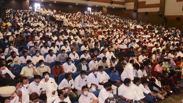 వైసీపీ విజయంలో సోషల్ మీడియా వైసీపీ విజయంలో సోషల్ మీడియా