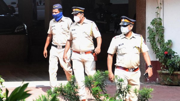 సినిమా చాన్స్ ల పేరుతో పడక సుఖాలు