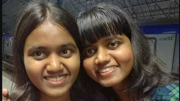 పూజ గదిలో బూడిద, కత్తిరించిన జుట్టు,గాజు ముక్కలు