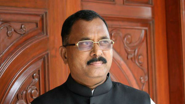 టీఆర్ఎస్లో అసలేం జరుగుతోంది : మల్లు రవి టీఆర్ఎస్లో అసలేం జరుగుతోంది : మల్లు రవి