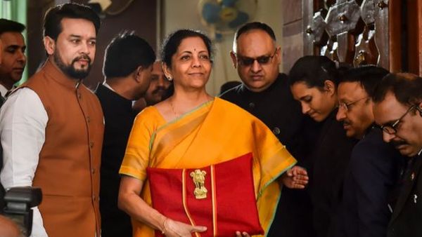 లక్షీ కటాక్షం కోసం ఎర్రటి వస్త్రంలో..