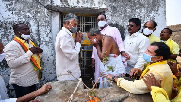 వీసమెత్తు భక్తి లేదంటూ..