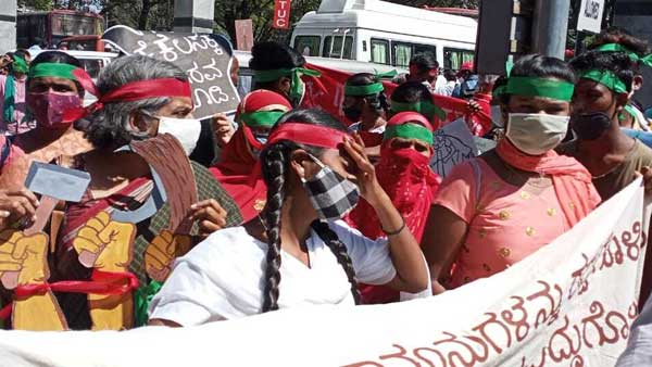 అమ్రేష్ పురి టైప్ లో మంత్రాలు?