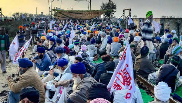  తీవ్రమైన చలిలో 38వ రోజు రైతుల ఆందోళన 