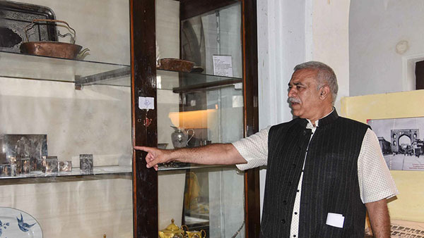 నిజాం మనవడి వేడుకోలు..