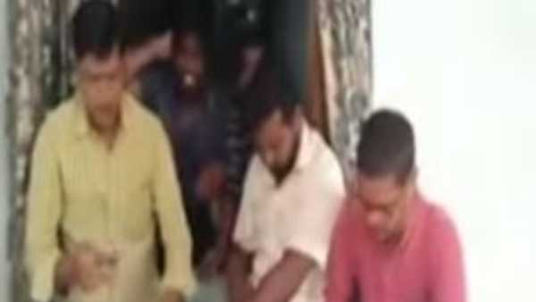 కేసీఆర్ డైరెక్షన్‌లోనే లాఠీచార్జి...