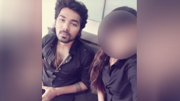 క్లాస్ గా కాలేజ్ అమ్మాయిలు, ఆంటీలకు వల