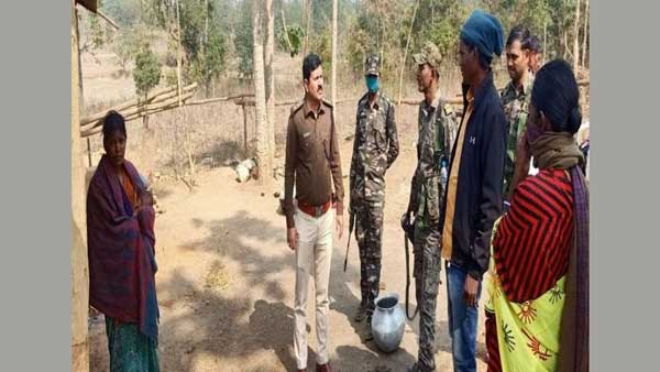 తల్లిని చంపి, ఇంటి పెరట్లోనే..