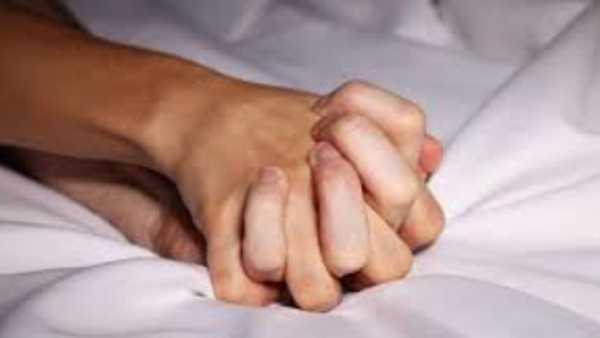 ఎండ్ కార్డ్ పడి..